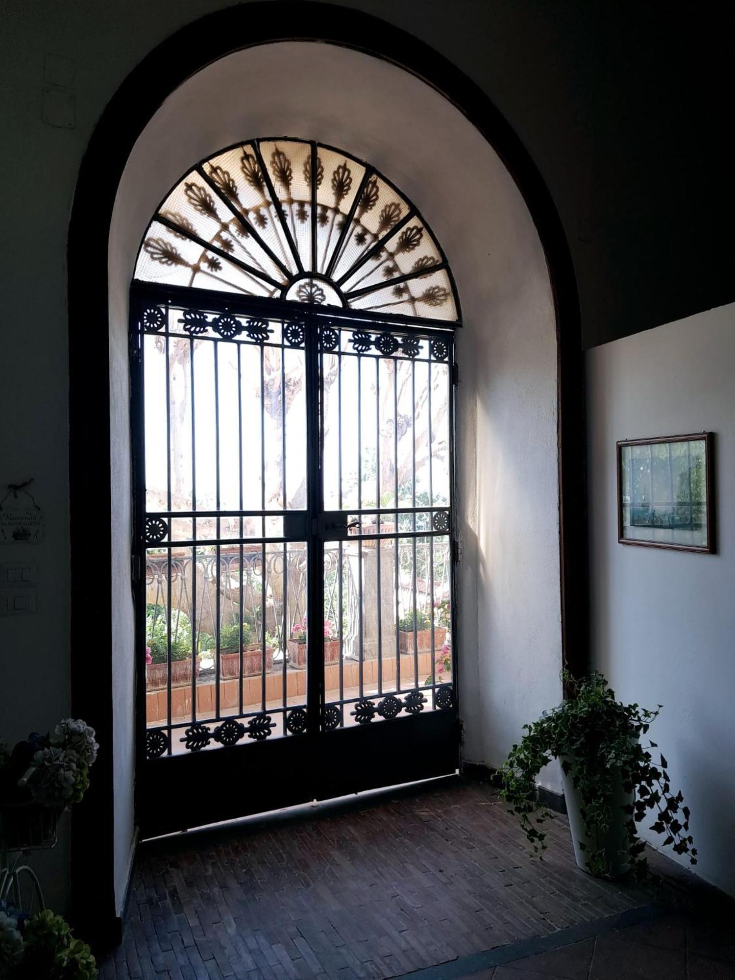 La Suite Del Giardino Neapel Exteriör bild
